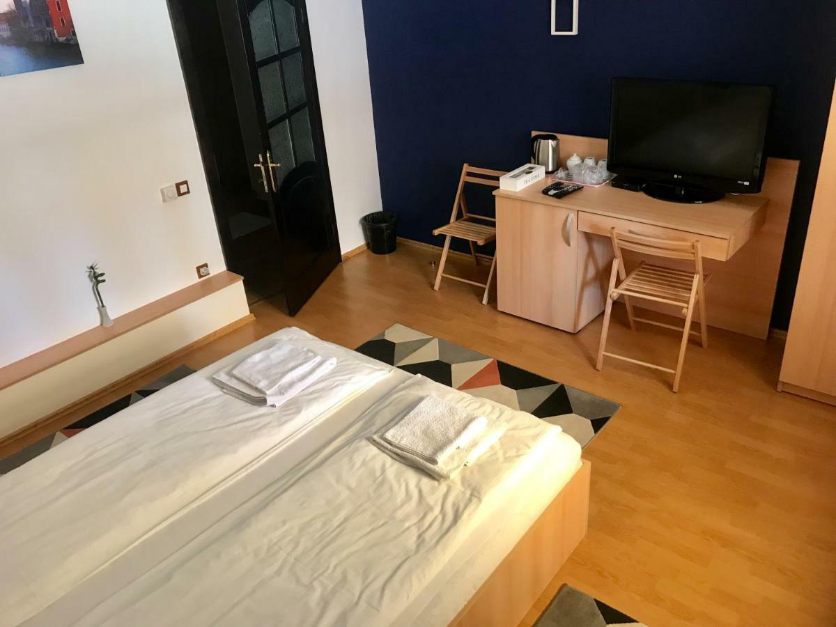 Cristi'S Rooms - Pensiune Oradea Eksteriør bilde