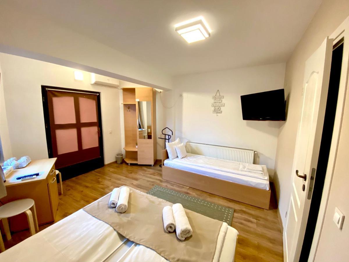 Cristi'S Rooms - Pensiune Oradea Eksteriør bilde